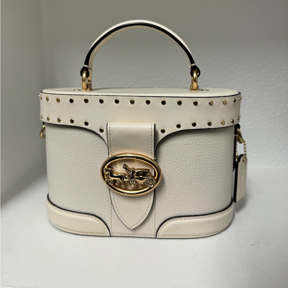 Coach Vanity Bag - Picture 3 of 15